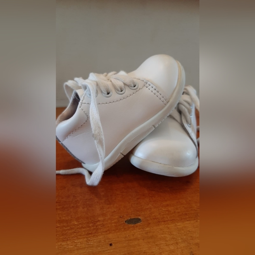 Stride rite baby boy white shoes size 3.5.
